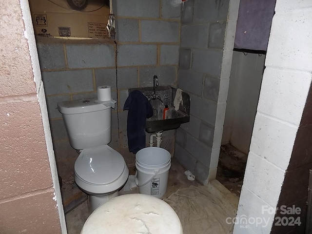 bathroom featuring toilet