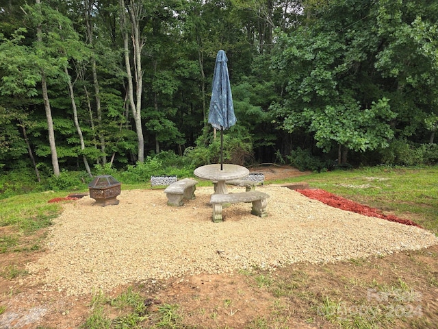 view of yard featuring a fire pit