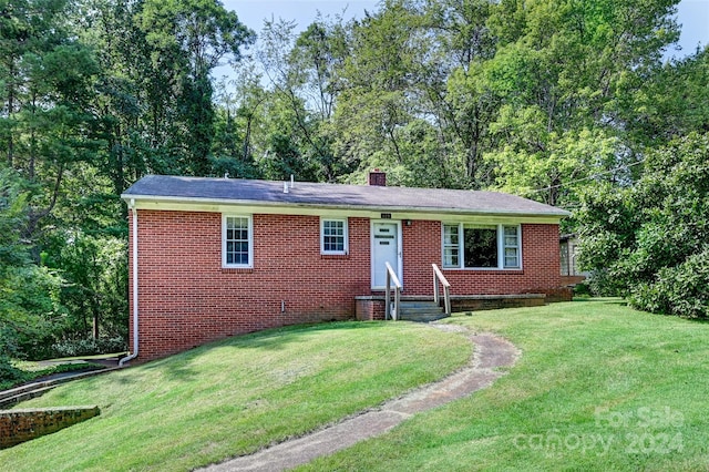 ranch-style home with a front yard