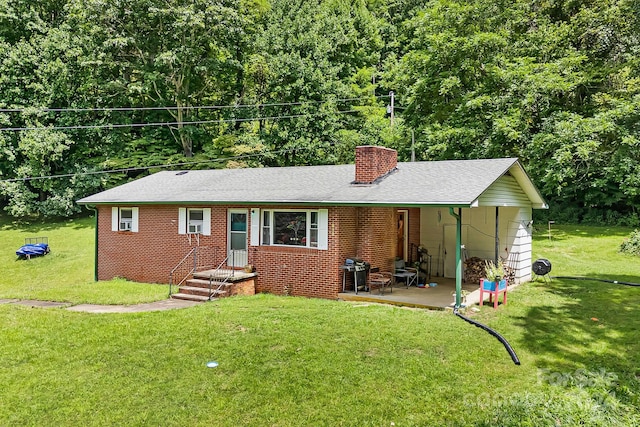 single story home with a front yard