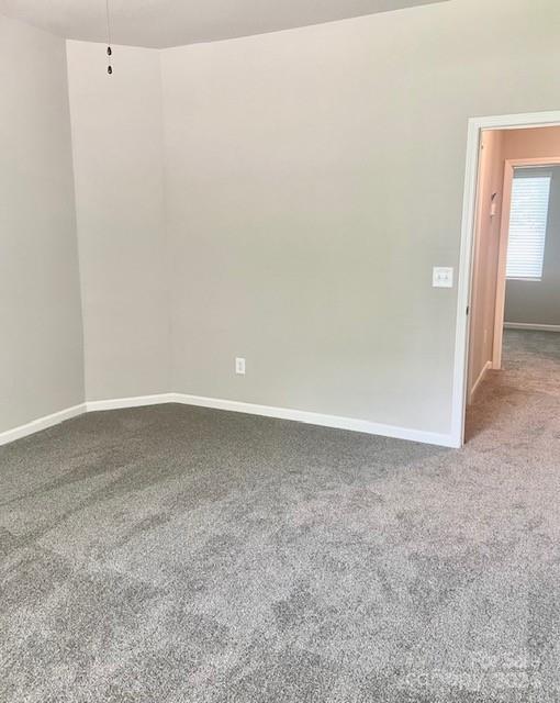 unfurnished room featuring carpet floors