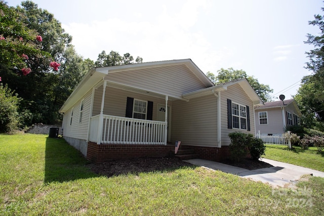 view of front of house featuring a front yard and a porch