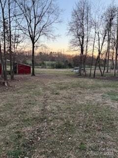 view of yard at dusk