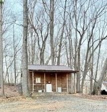 view of outdoor structure featuring an outbuilding