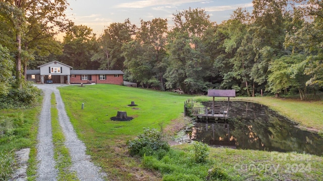 view of yard at dusk