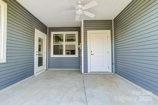 doorway to property with ceiling fan