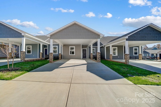 craftsman inspired home with a front lawn