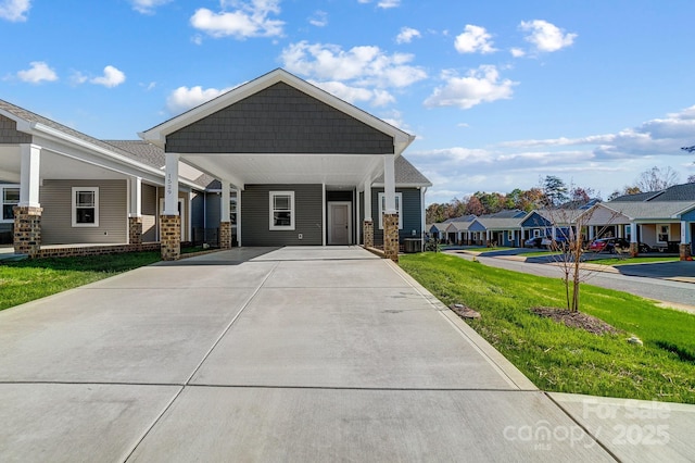 view of front facade featuring a carport and a front lawn