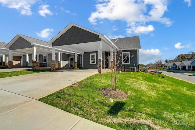 craftsman-style house with a front yard