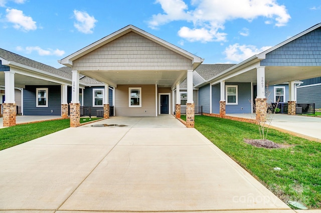 craftsman-style home featuring a front lawn and a carport