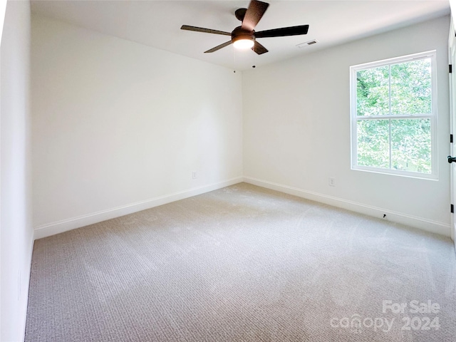 carpeted empty room featuring ceiling fan