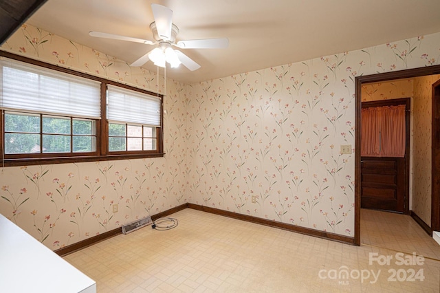 empty room featuring ceiling fan