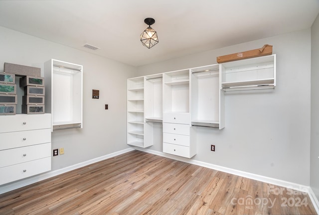 walk in closet with light wood-type flooring