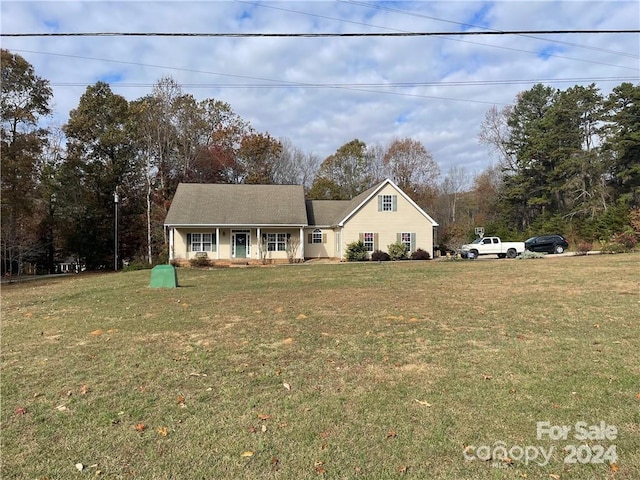 ranch-style home featuring a front lawn