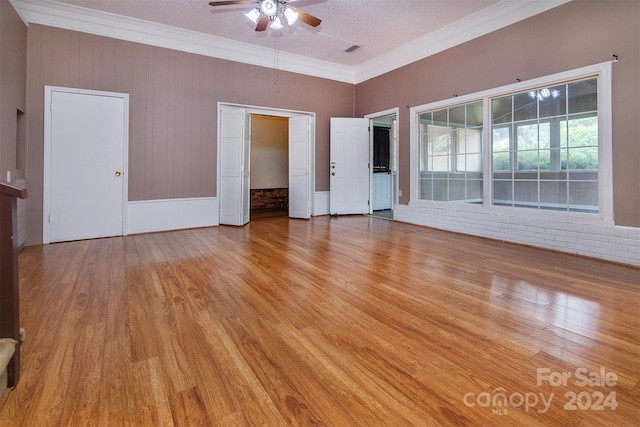 unfurnished bedroom featuring light wood finished floors, ceiling fan, and ornamental molding