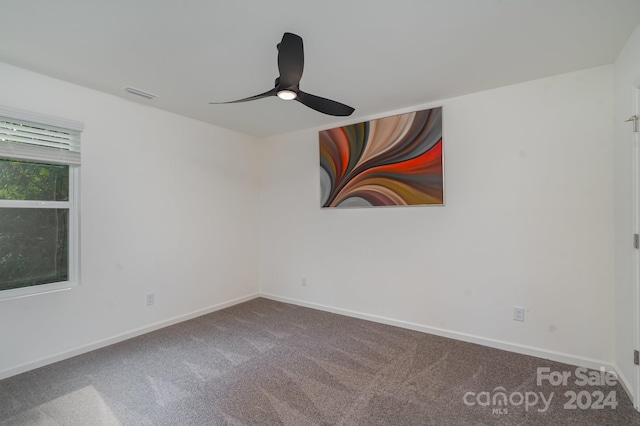 carpeted empty room featuring ceiling fan