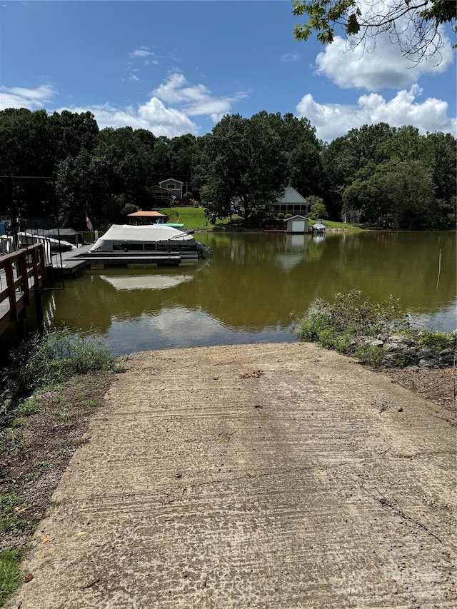 Listing photo 3 for 3598 Lake Bluff Dr, Sherrills Ford NC 28673