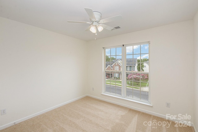 unfurnished room featuring carpet floors and ceiling fan