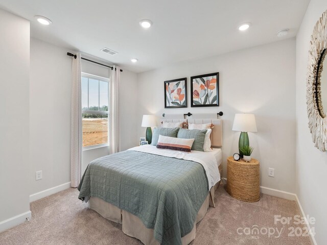 bedroom featuring recessed lighting, visible vents, baseboards, and light colored carpet