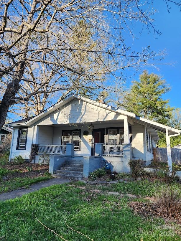 ranch-style home featuring covered porch