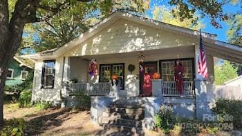 view of front of home featuring a porch