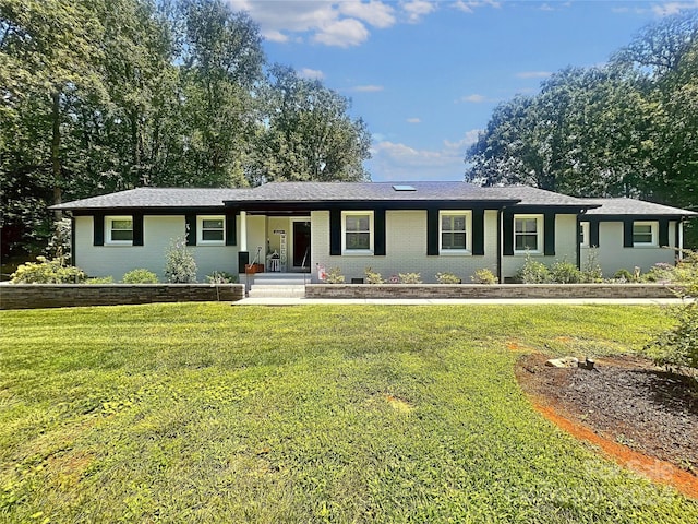 single story home with a front yard