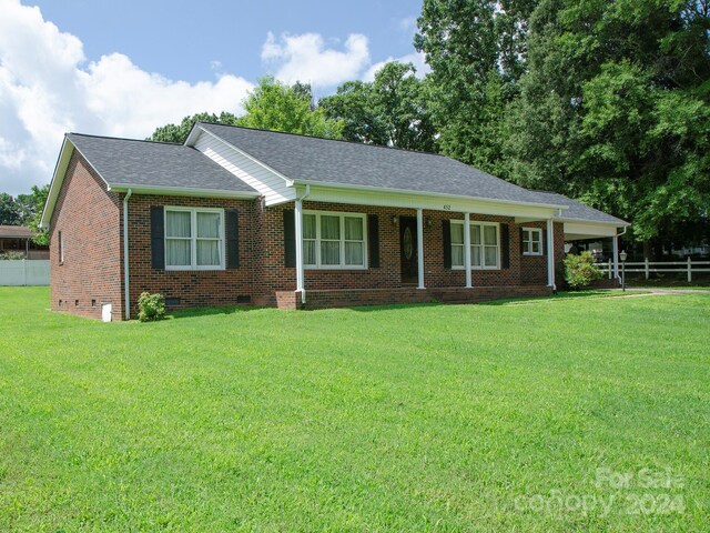 single story home with a front yard