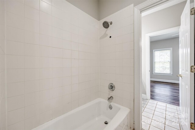 bathroom with tiled shower / bath and hardwood / wood-style floors