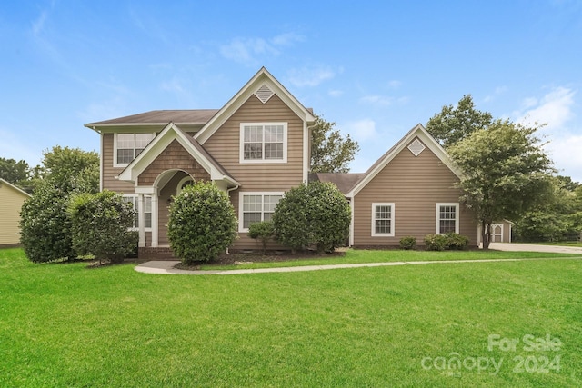 view of front of house featuring a front yard