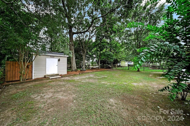 view of yard featuring a storage shed