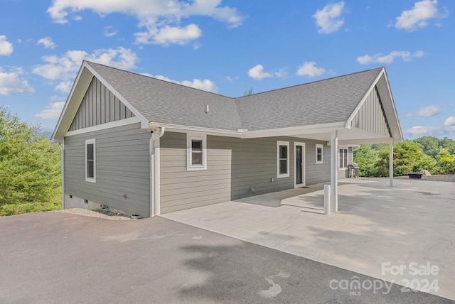 view of front of house with a carport