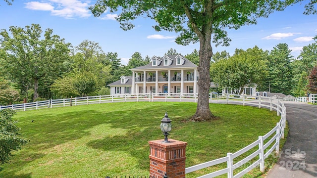 view of front of home with a front lawn