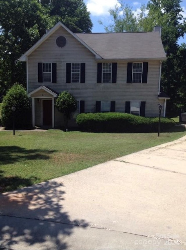 814 Selwyn Oaks Ct Unit 9/A & B, Charlotte, NC 28209 - view of front of home featuring a chimney and a front yard