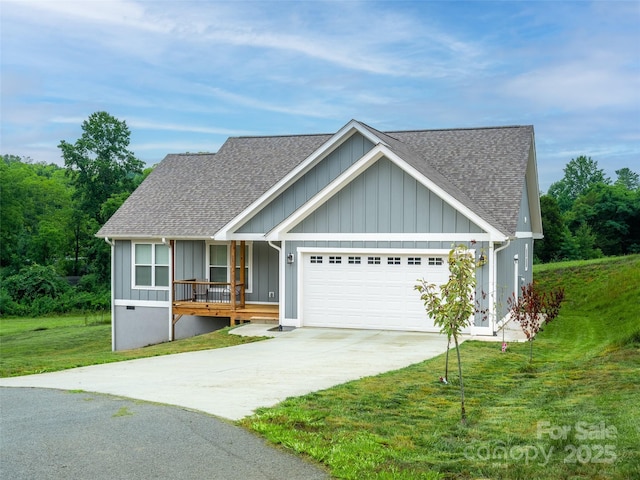 view of front of house featuring a front yard and a garage