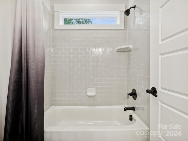 bathroom featuring shower / bath combo