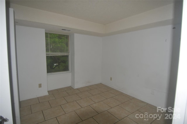 empty room with light tile patterned flooring