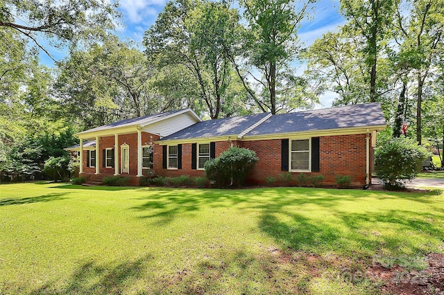 single story home featuring a front lawn