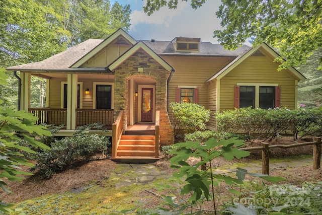 view of front of property featuring covered porch