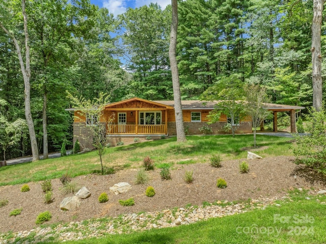 view of front of property featuring covered porch and a front yard