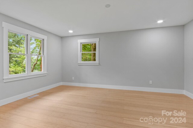 unfurnished room featuring light hardwood / wood-style flooring