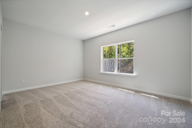 empty room featuring carpet