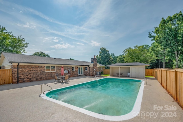 view of swimming pool featuring a patio area