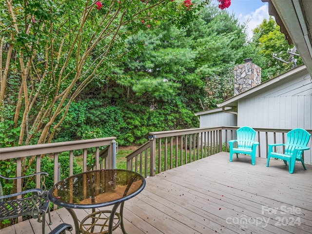 deck featuring outdoor dining area