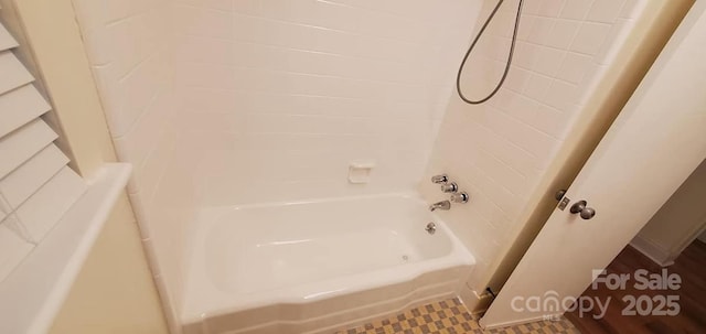 bathroom with shower / washtub combination