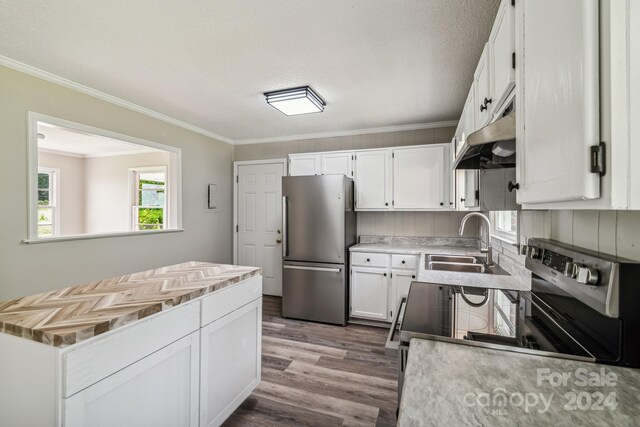 kitchen featuring electric range, light wood-type flooring, white cabinetry, stainless steel refrigerator, and sink