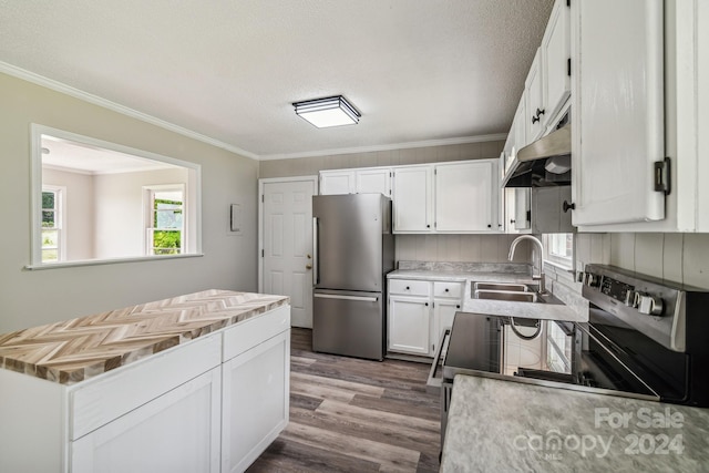 kitchen with sink, appliances with stainless steel finishes, ornamental molding, white cabinets, and light wood-type flooring