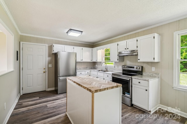 kitchen featuring stainless steel appliances, a center island, sink, and white cabinets