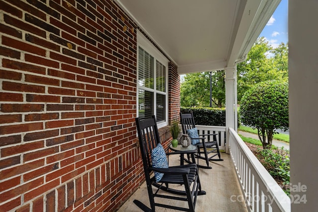 balcony featuring covered porch