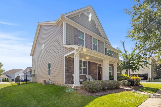 view of front of property featuring a front lawn