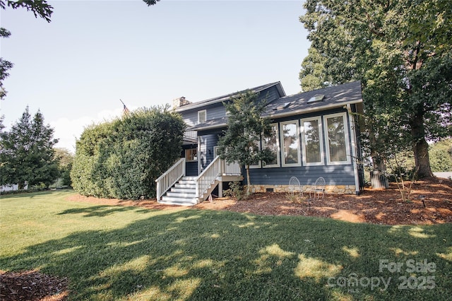 view of front facade featuring a front yard